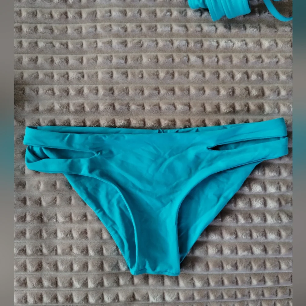 L Space Chic Turquoise Tie-Front Bikini XS - Picture 6 of 10